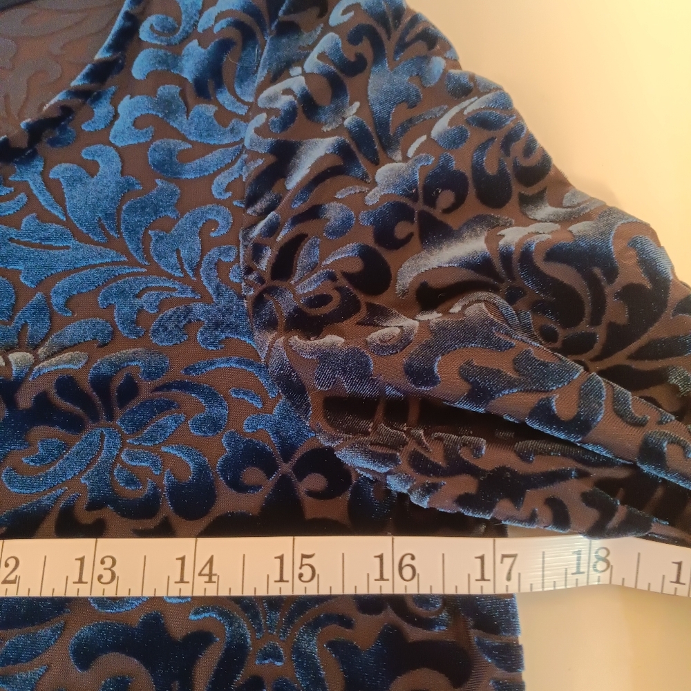 Karen Kane Top Women's Size Small Blue Velvet Burnout Top Blue Boat Neck - Picture 5 of 9